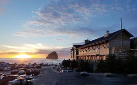Headlands Coastal Lodge & Spa